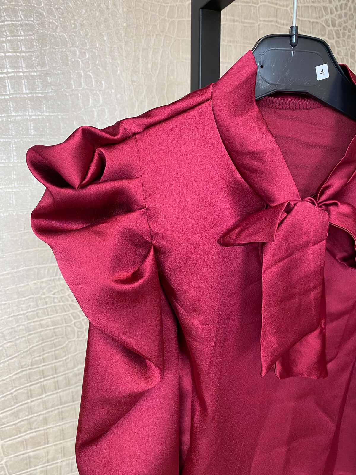 Elegante satijne Blouse met Strik