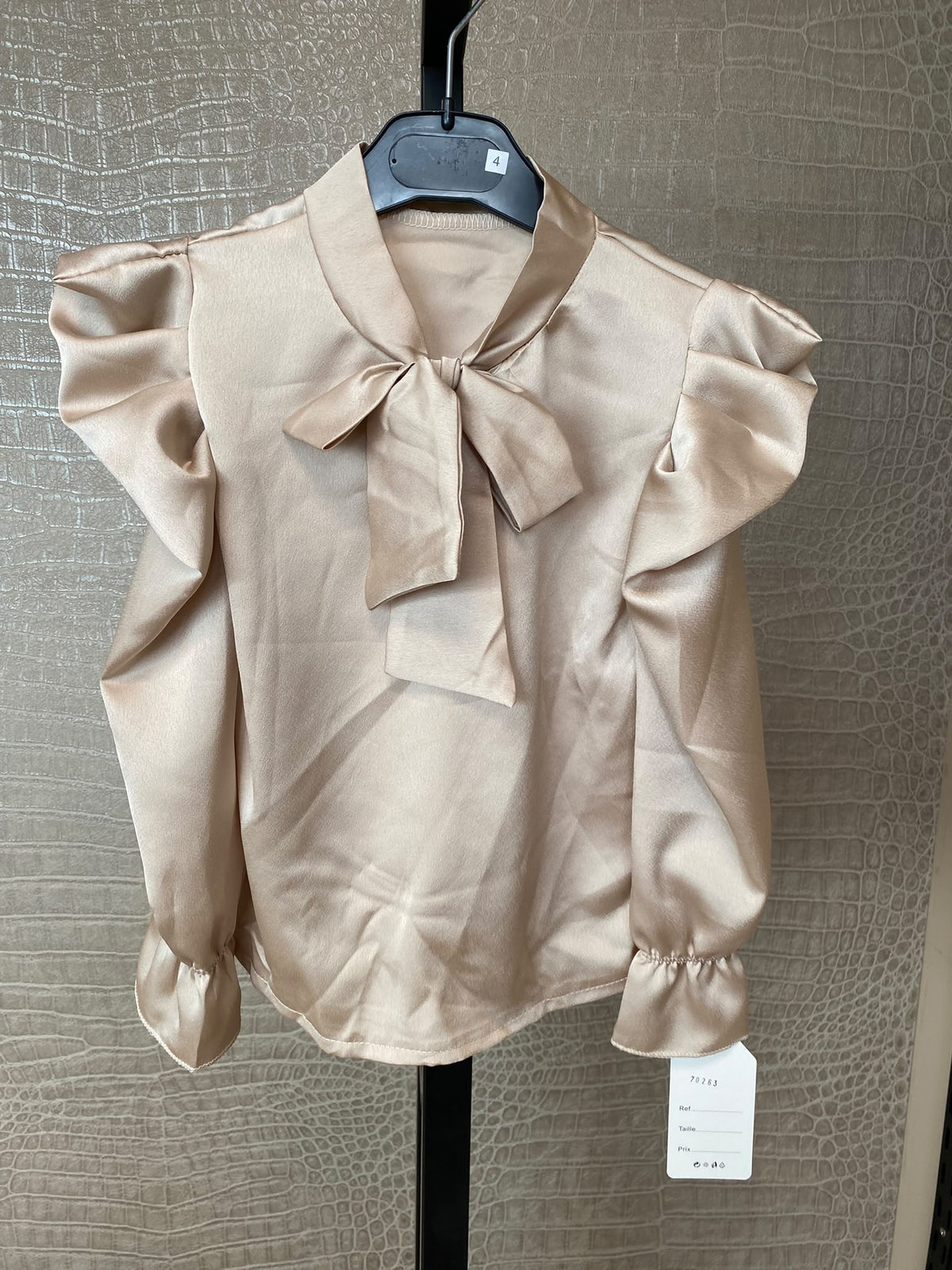 Elegante satijne Blouse met Strik