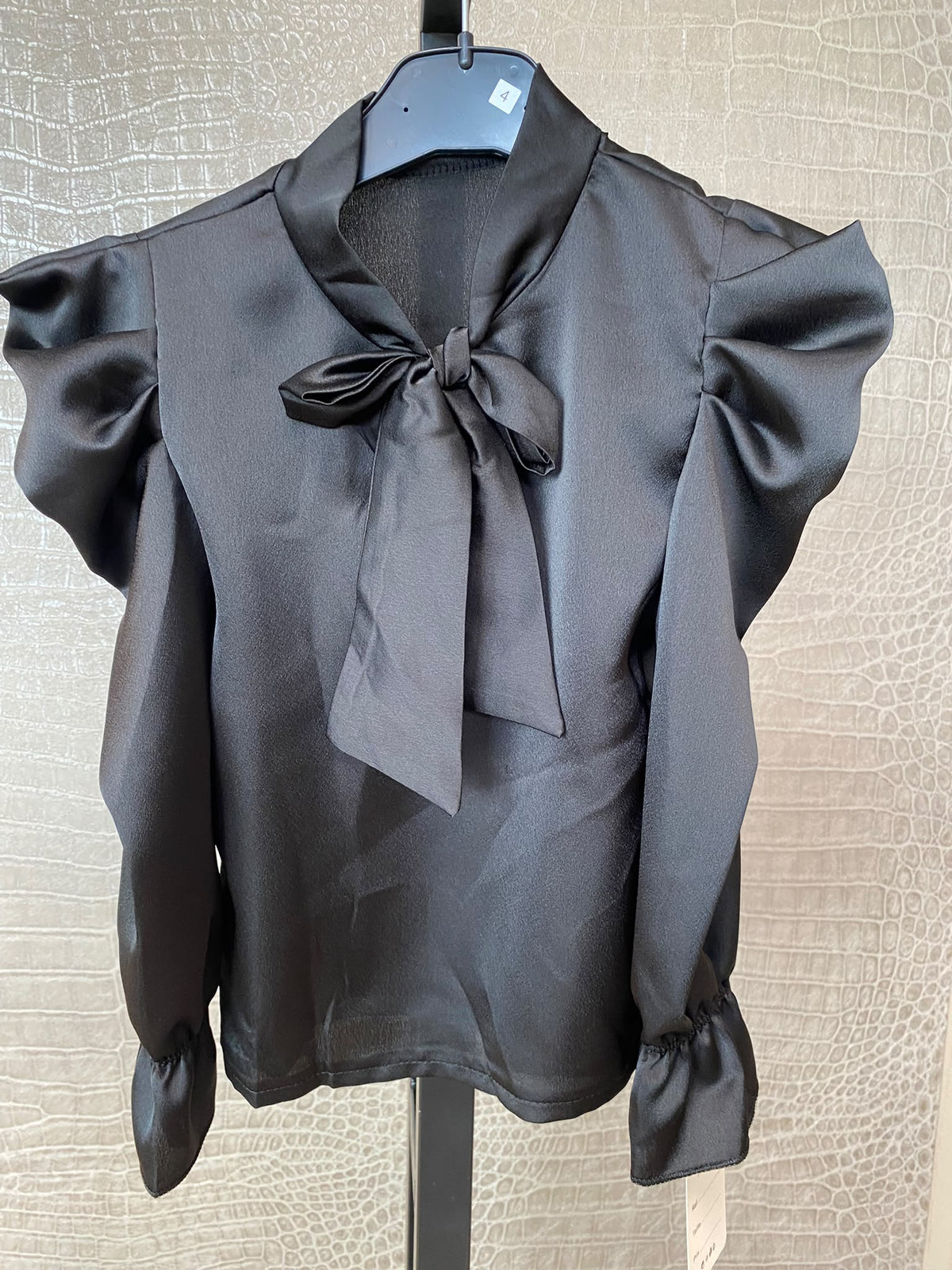 Elegante satijne Blouse met Strik