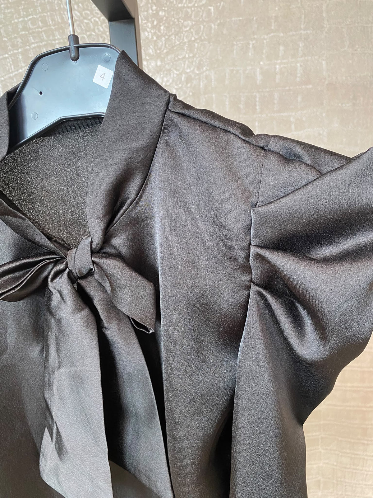 Elegante satijne Blouse met Strik
