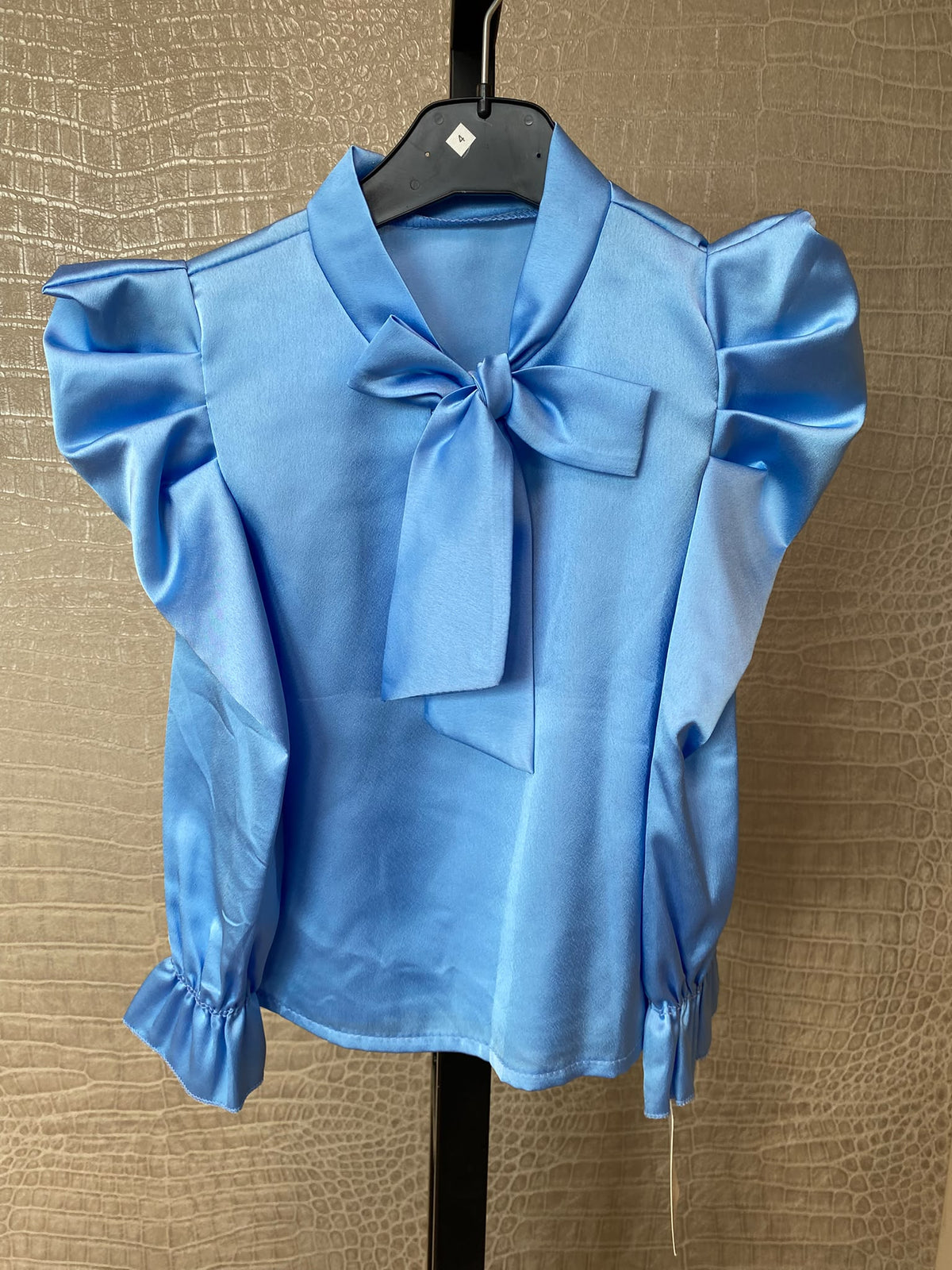 Elegante satijne Blouse met Strik