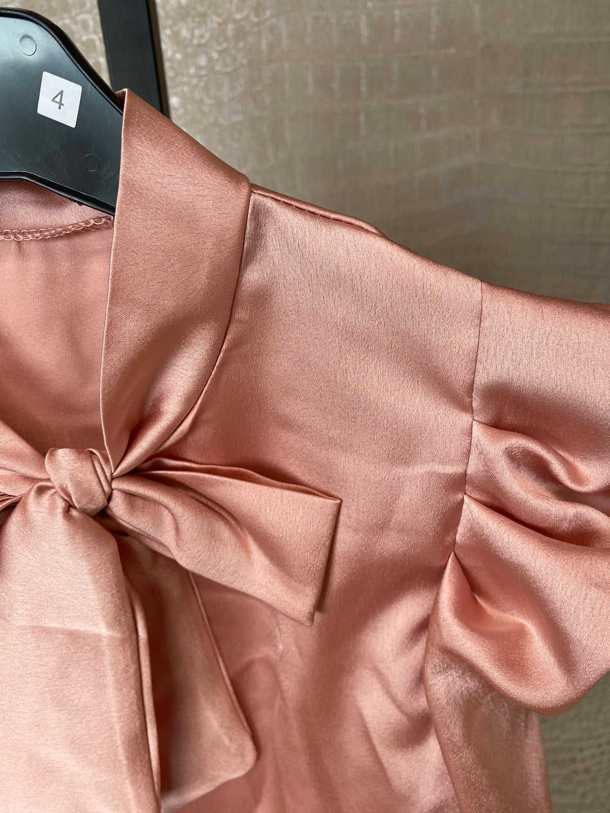 Elegante satijne Blouse met Strik